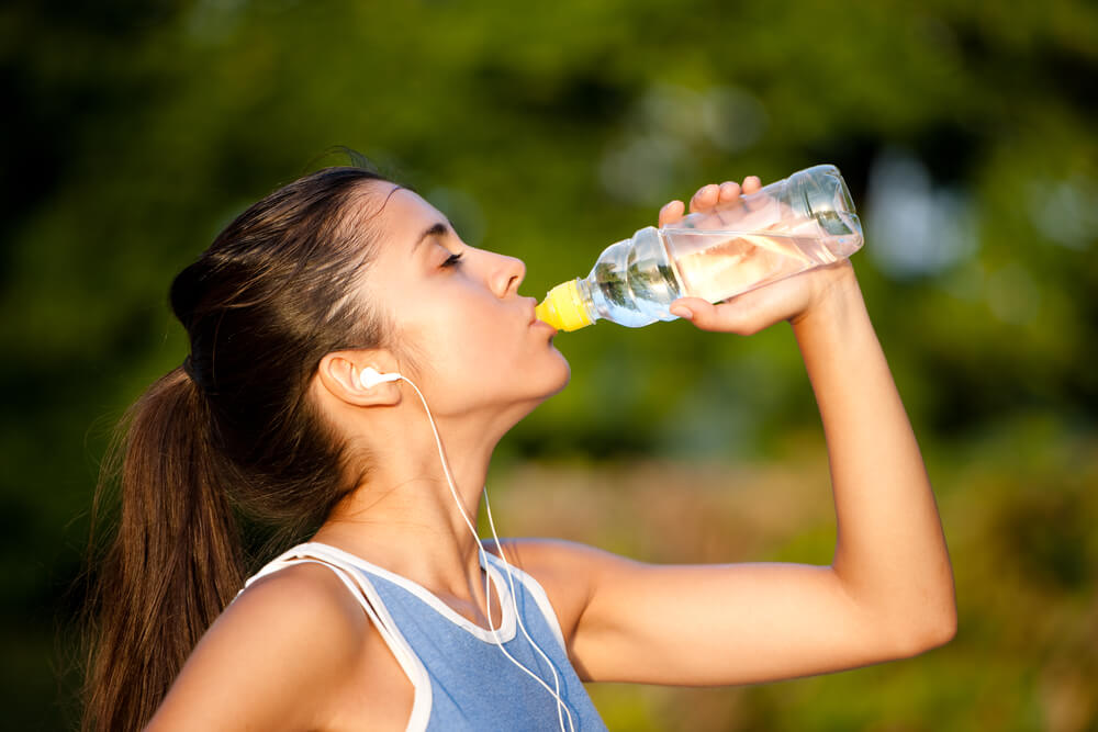 Entenda a importância da hidratação durante as atividades ao ar livre